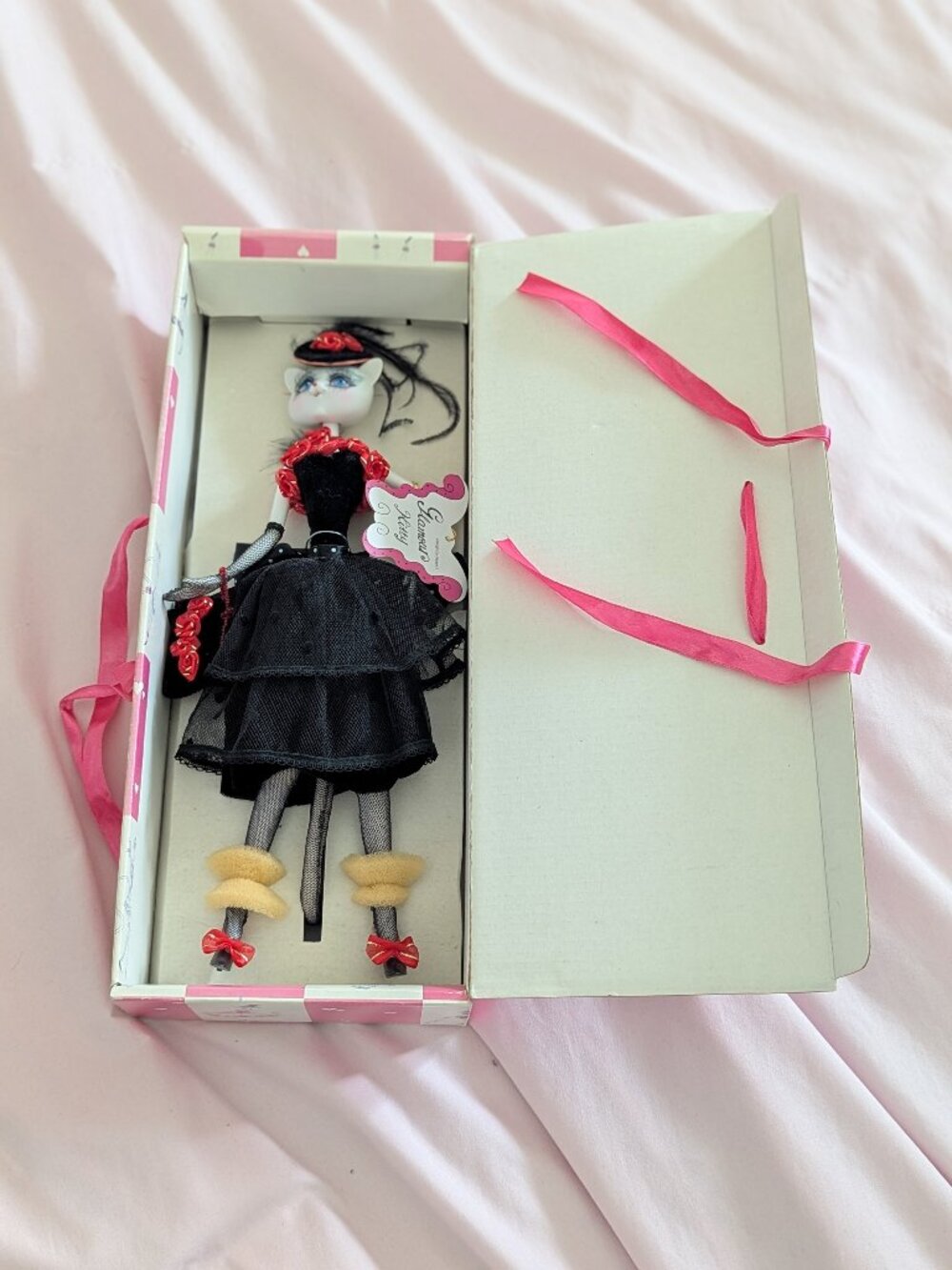 2004 Glamour Kitty Doll Helen Y Momo Cat Figurine